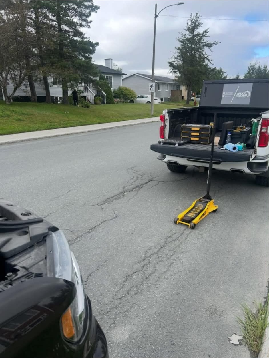 Mobile service truck and floor jack at the roadside